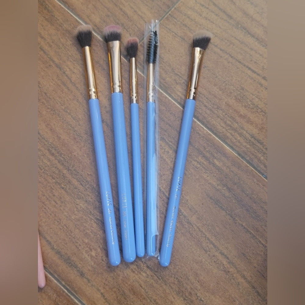 Lot of Makeup brushes